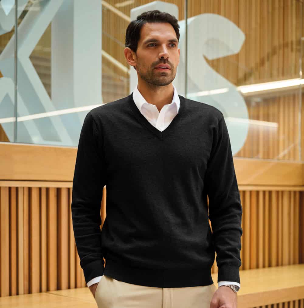Pullover nero Pullover nero